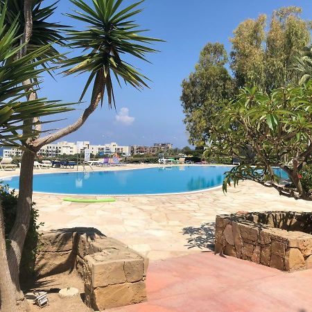 Kings Palace - Fabulous Pool-Side 2 Bed Apartment パ フォス エクステリア 写真