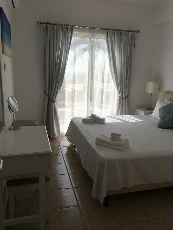 Kings Palace - Fabulous Pool-Side 2 Bed Apartment パ フォス エクステリア 写真
